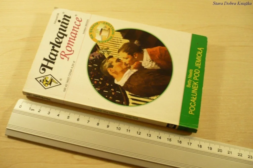 Wyjątkowa oferta POCAŁUNEK POD JEMIOŁĄ - Betty Neels (1998)