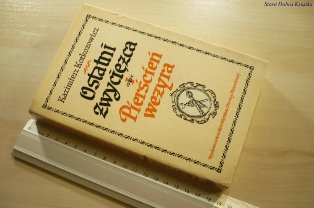 OSTATNI ZWYCIĘZCA CZĘŚĆ I PIERŚCIEŃ WEZYRA (1979) Ekspresowa dostawa