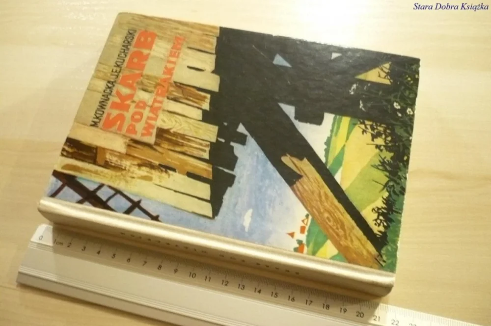 Dostępne od ręki SKARB POD WIATRAKIEM - M. Kownacka (1972)