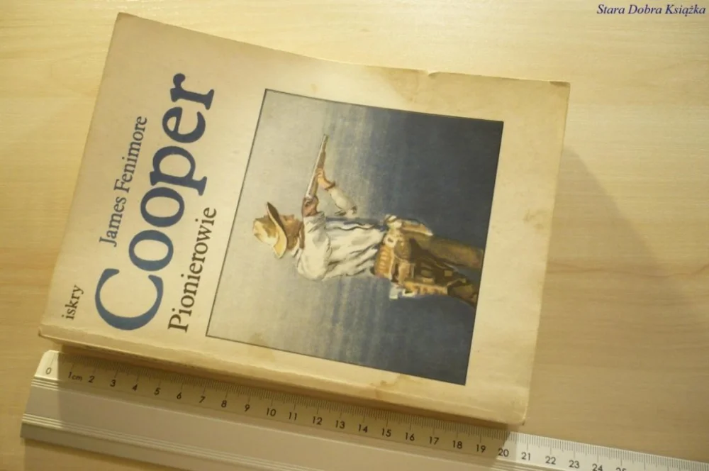Cena promocyjna PIONIEROWIE - James Fenimore Cooper (1990)
