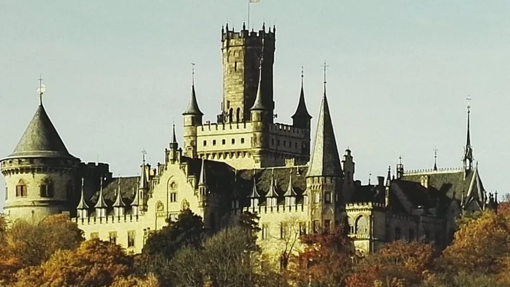 Niska cena SCHLOSS MARIENBURG, PATTENSEN