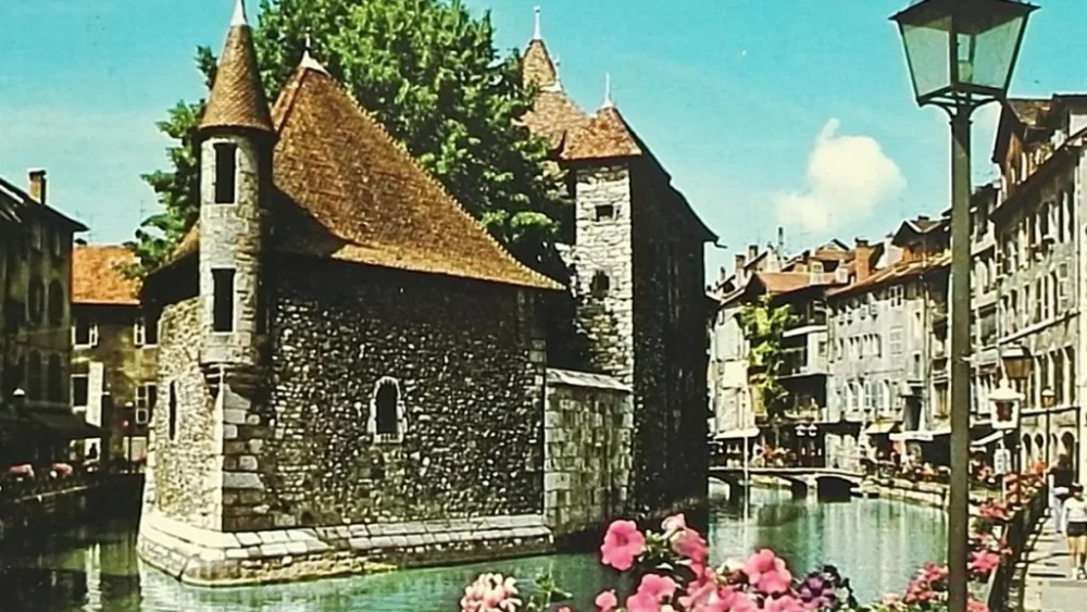 DAN LE VIEIL ANNECYPALAIS DE I'ISLE SUR LE CANAL Oferta limitowana