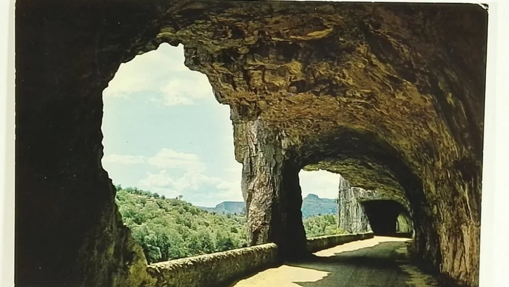 LES GORGES DE L'ARDECHE Dostępne od ręki