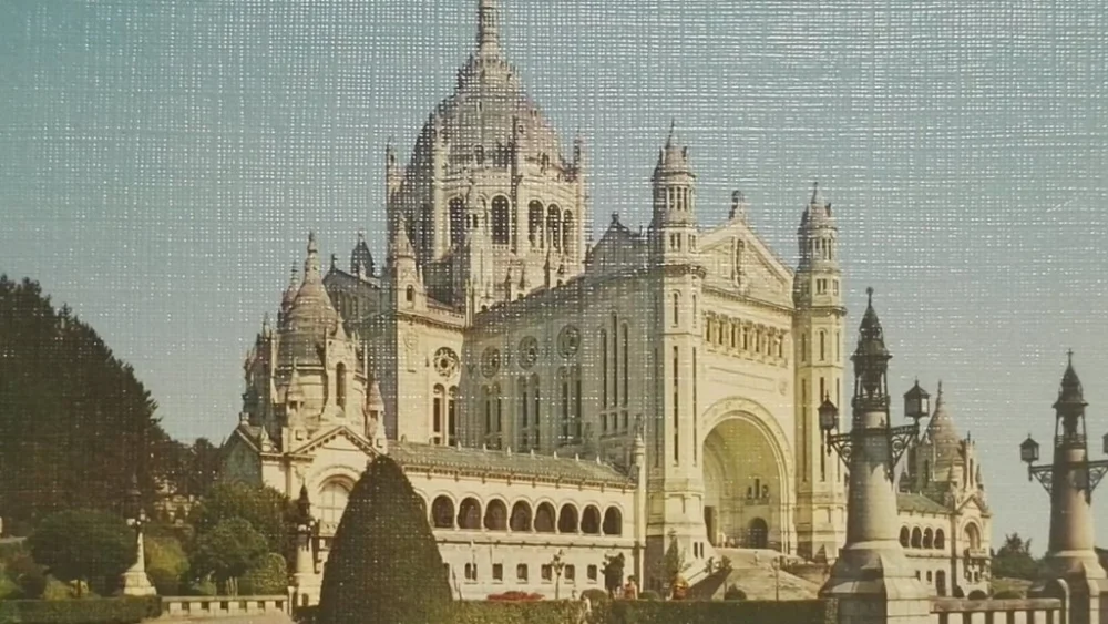 Zamów dziś LISIEUX (CALVADOS) LA BASILIQUE STE-THERESE