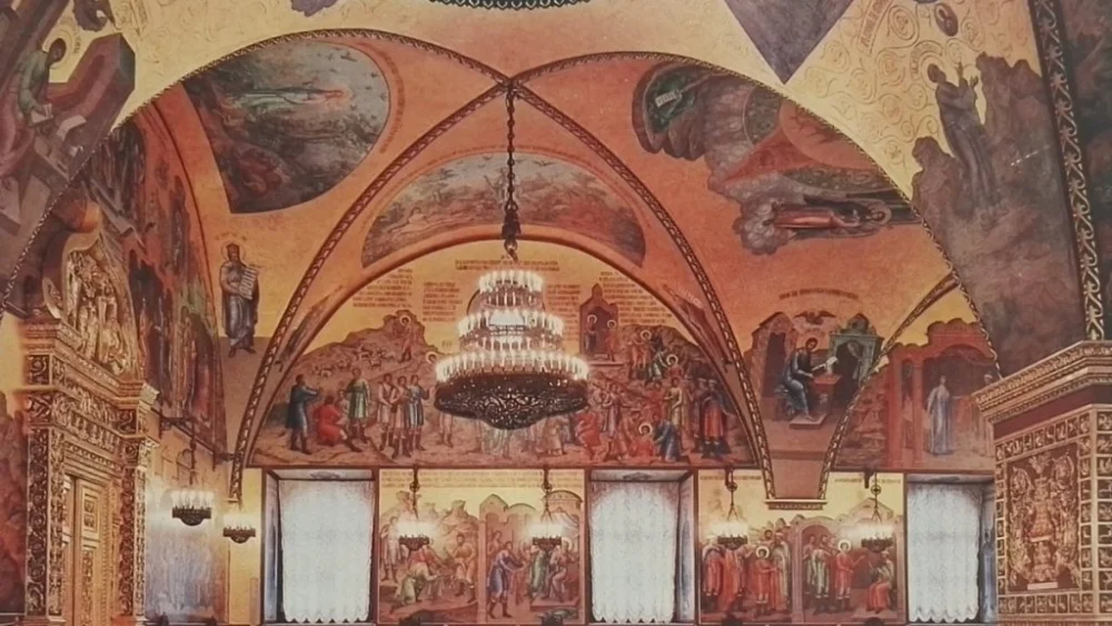 THE FACETED CHAMBER OF THE MOSCOW KREMLIN Najlepsza cena