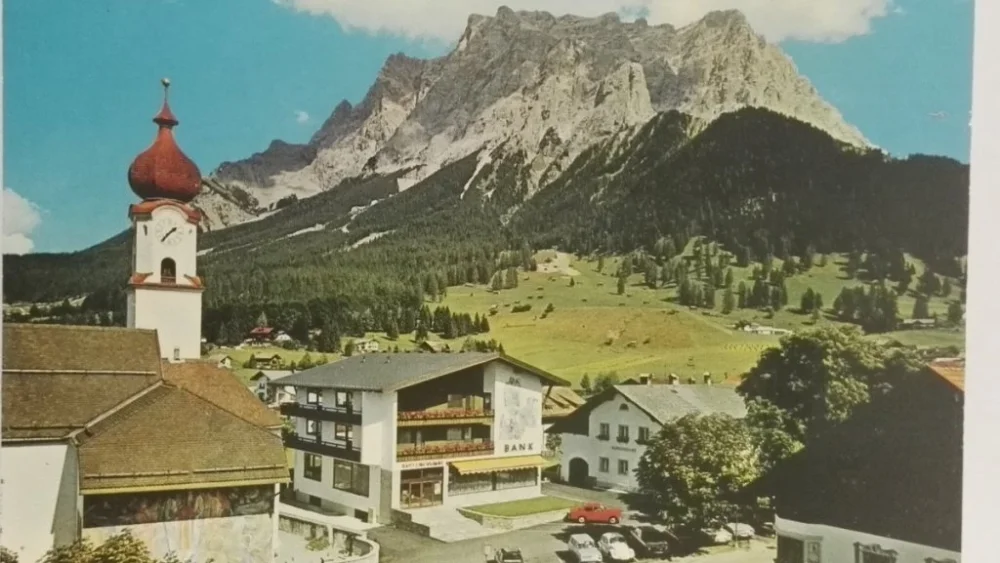 EHRWALD IN TIROL, DORFPLATZ MIT ZUGUSPITZE Super okazja