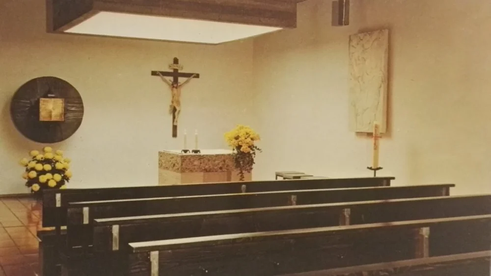 KATH. PFARRKIRCHE ST. LUKAS #01 Taniej