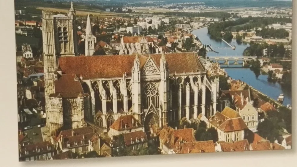 Nie przegap AUXERRE. LES MERVEILLES DE L'YONNE