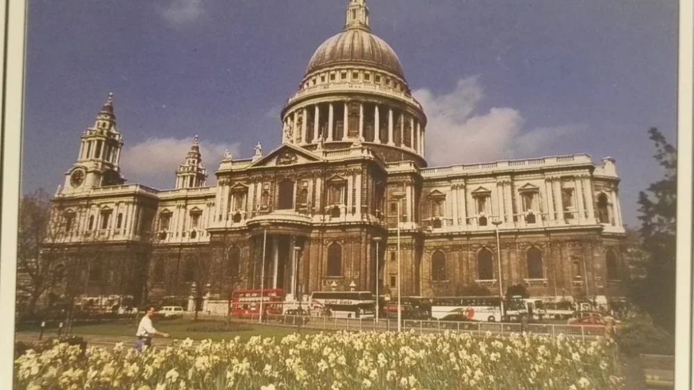 Premium ST. PAUL'S CATHEDRAL