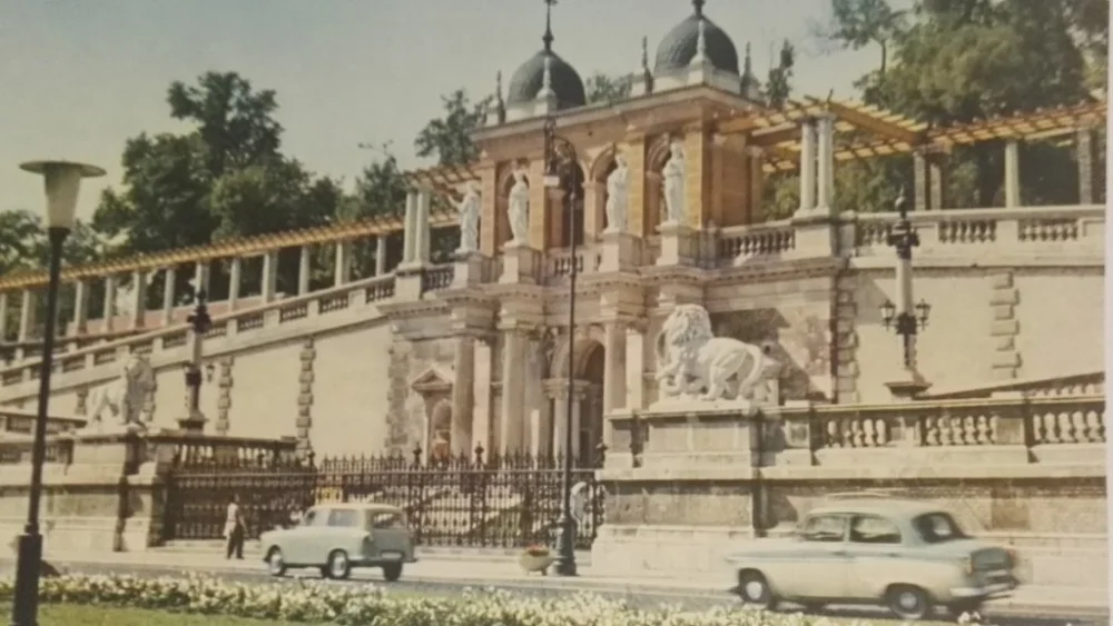 BUDAPEST. IFJUSAGI PARK BEJARATA Ekspresowa dostawa