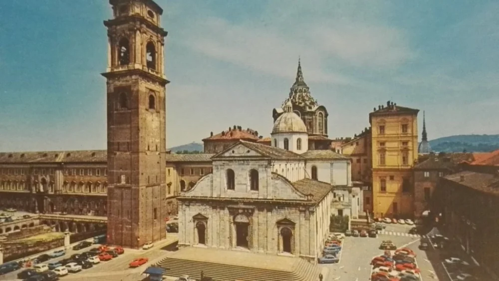 TORINO. IL DUOMO CON LA CUPOLA DELLA CAPPELLA Ograniczona ilość
