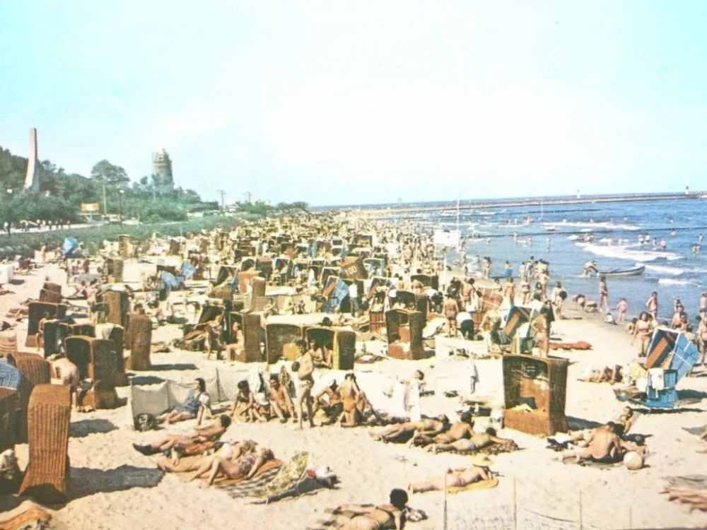 Obniżka ceny KOŁOBRZEG. PLAŻA; W GŁĘBI POMNIK FOT. JASIECKI