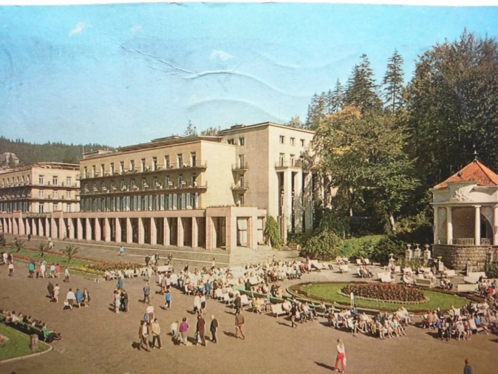 Tani KRYNICA. NOWY DOM ZDROJOWY FOT. M. RACZKOWSKI