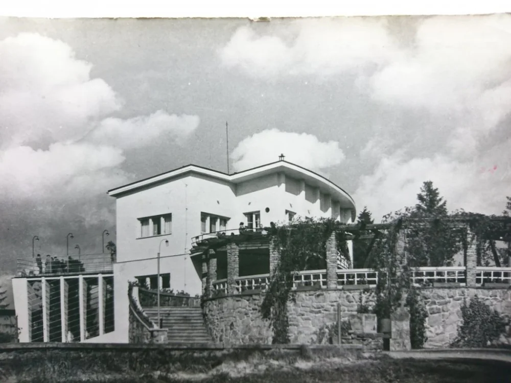 Ograniczona ilość KRYNICA - RESTAURACJA NA GÓRZE FOT. L. ŚWIĘCKI