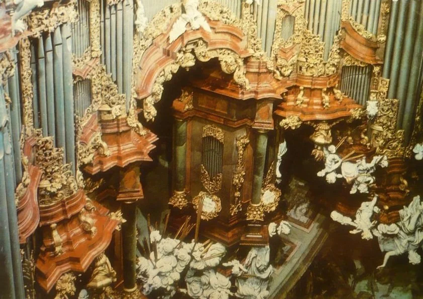 Ograniczona ilość KRZESZÓW. PÓŹNOBAROKOWY KOŚCIÓŁ FOT. R. L. DUDLEY