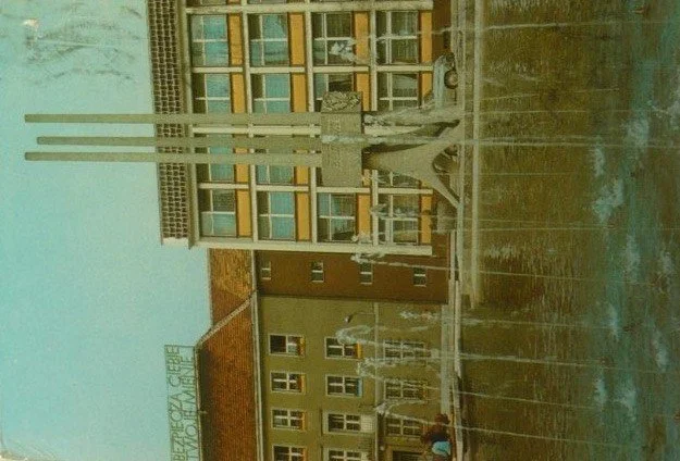 Ostatnie sztuki KOSZALIN. POMNIK XX-LECIE FOT. J. TYMIŃSKI