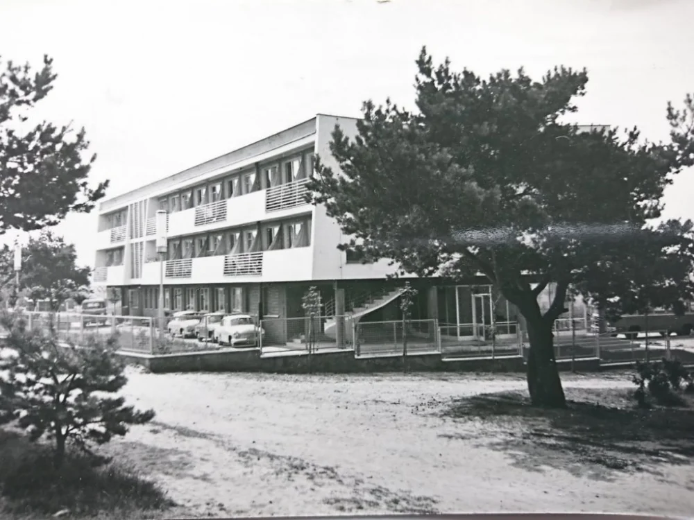 JASTRZĘBIA GÓRA. DOM WCZASOWY ZAKŁADÓW FOT. KORPAL Tani