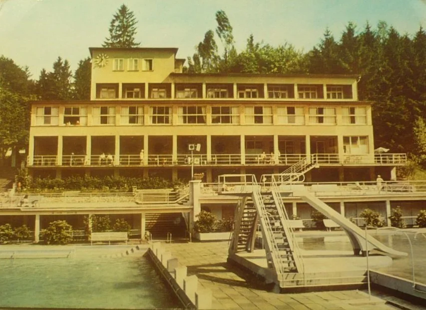 GŁUCHOŁAZY. HOTEL I RESTAURACJA FOT. KACZYŃSKI Łatwy zwrot