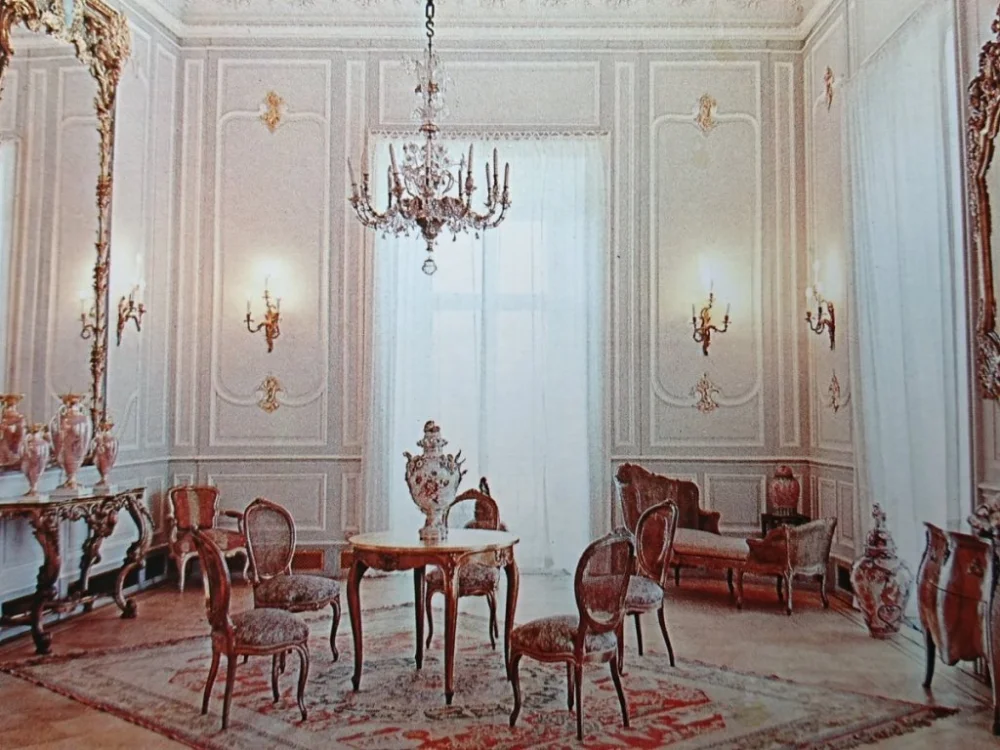 Łatwy zwrot PSZCZYNA. MUZEUM... SALON SZARY FOT. T. BILIŃSKI
