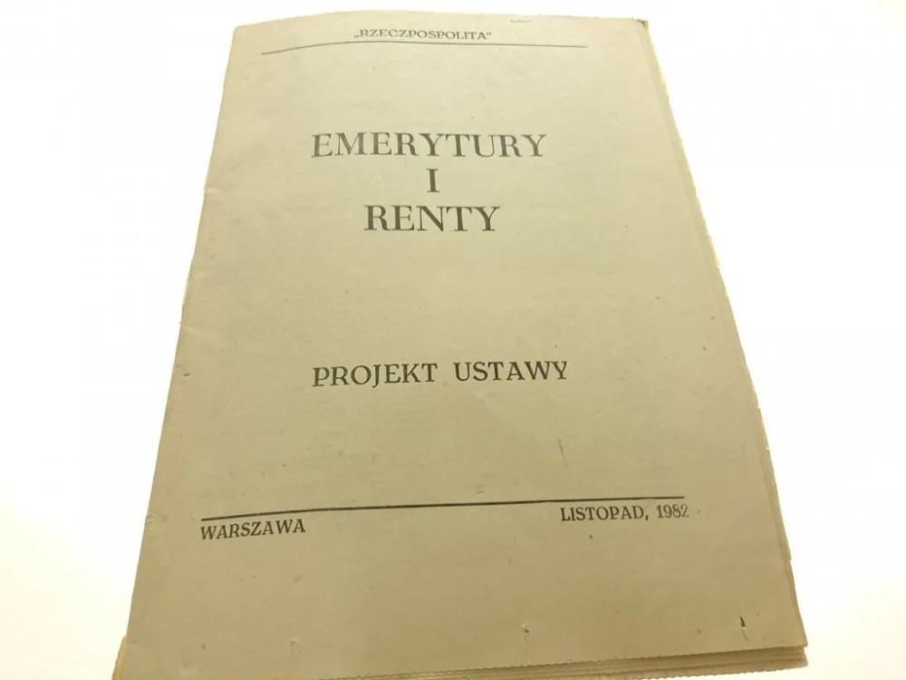 Hit sprzedaży EMERYTURY I RENTY. PROJEKTY USTAW 1982