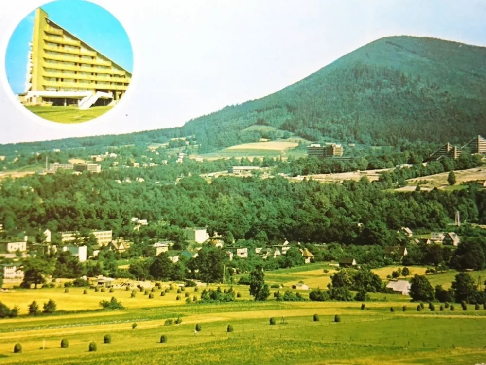 USTROŃ. WIDOK OGÓLNY. DOM... FOT. J. SIUDECKI Super okazja