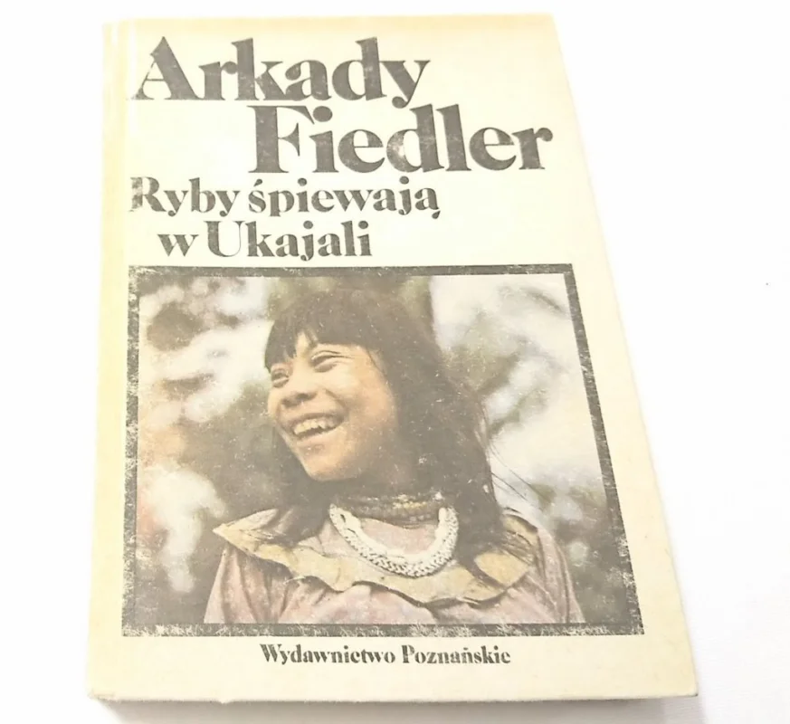 Dodaj do koszyka RYBY ŚPIEWAJĄ W UKAJALI - Arkady Fiedler 1988
