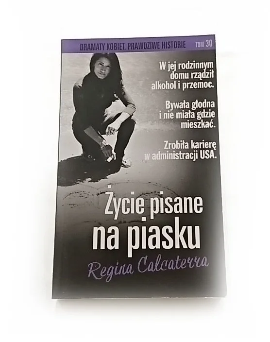 Dodaj do koszyka ŻYCIE PISANE NA PIASKU - Regina Calcaterra 2018